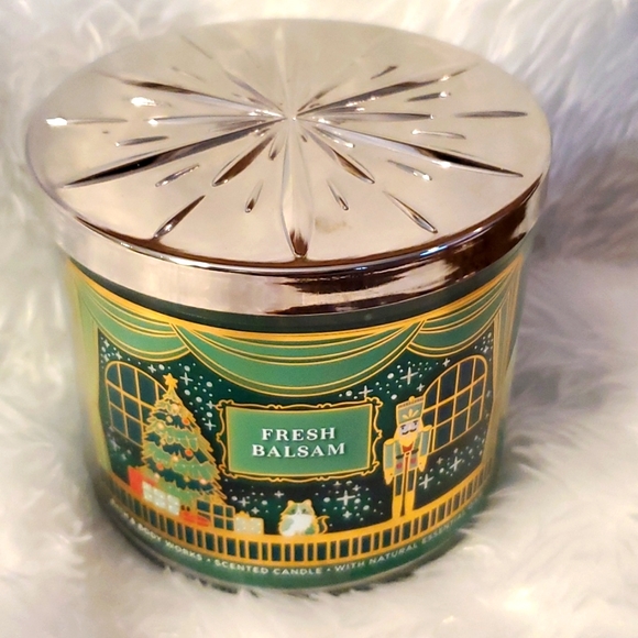 NEW 🎄 Bath & Body Works Fresh Balsam 3 Wick Candle with Reindeer Hat - Picture 3 of 6